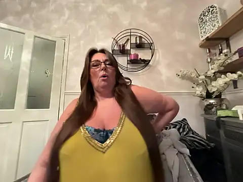 BuxomKitty_BBW Webcam show
