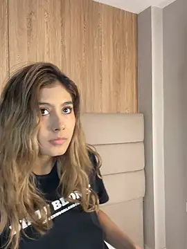 ZoehAngel Adlı Modelin Canlı XXX Sohbeti