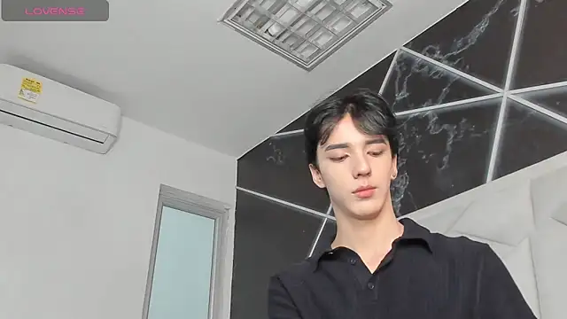 Show modela AerumChae na web-kameri