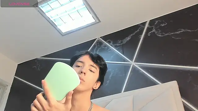 Show modela AerumChae na web-kameri