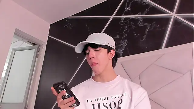 Chat +18 de AerumChae ao vivo