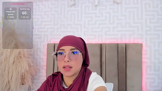 Czat XXX na żywo – naishaa_