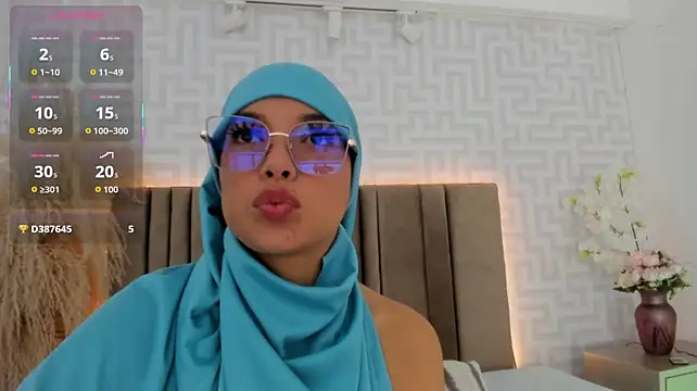 naishaa_'s Webcam Show
