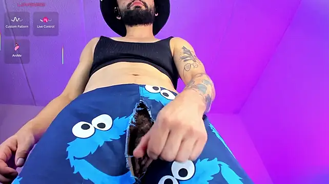 Noah_devil_ Show in webcam
