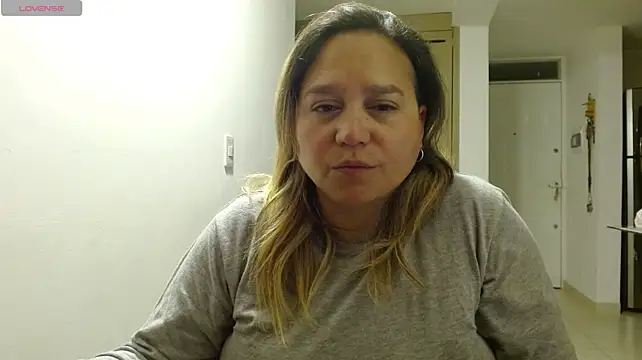 LauraReeves' Live XXX Chat