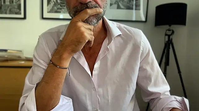 mecchaude: διαδικτυακό σόου στην κάμερα