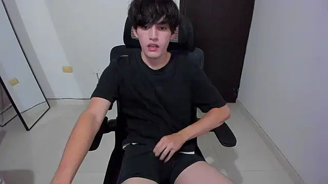 eren_188's Live XXX Chat