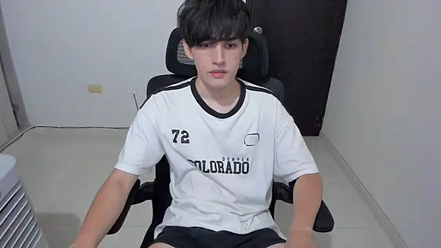 eren_188 Show in webcam