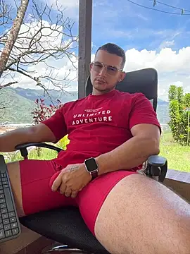 Marco_Vega: διαδικτυακό σόου στην κάμερα