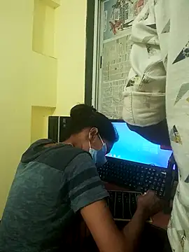 Show modela CallmeDivya69 na web-kameri