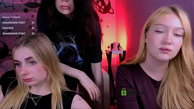 הופעת וובקאם של riley_sanders