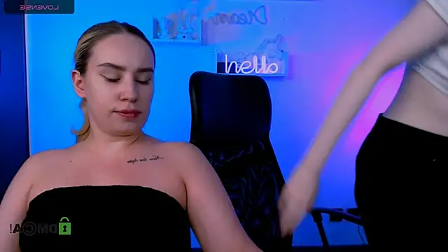Show modela riley_sanders na web-kameri