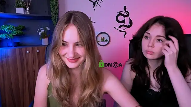 הופעת וובקאם של riley_sanders