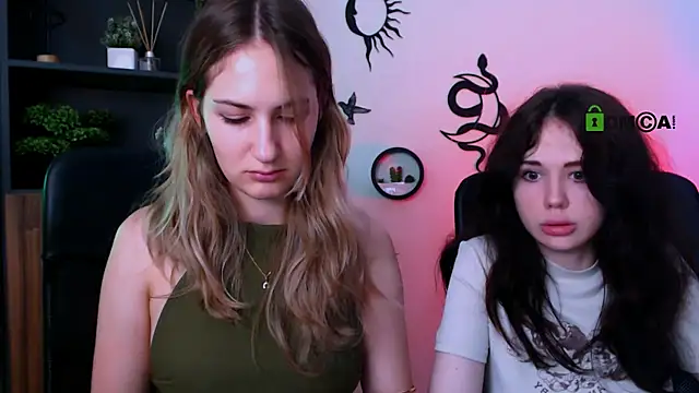 הופעת וובקאם של riley_sanders