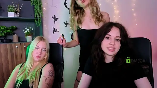 riley_sanders Show in webcam