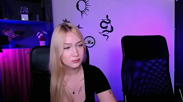 Show modela riley_sanders na web-kameri