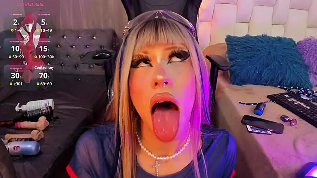 Foxxy_Doll webkamerás műsora