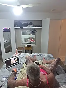 Handsolo_porn: διαδικτυακό σόου στην κάμερα