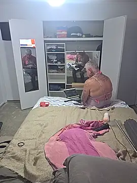 Pokazy przed kamerką – Handsolo_porn