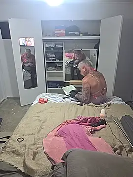 Handsolo_porn: διαδικτυακό σόου στην κάμερα