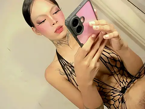 Show modela Yachirruu na web-kameri