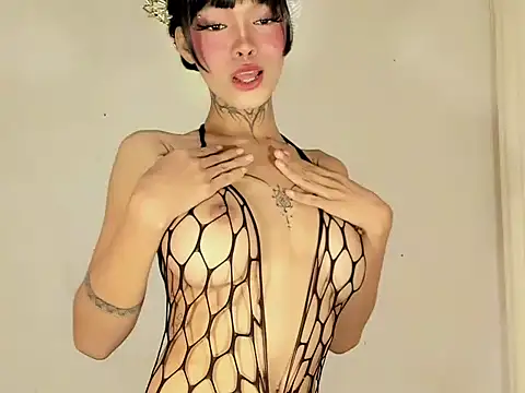 Show modela Yachirruu na web-kameri