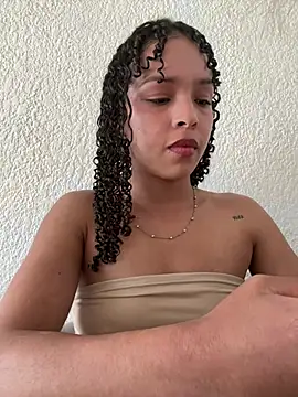 Chat +18 de Yasmin777_ ao vivo
