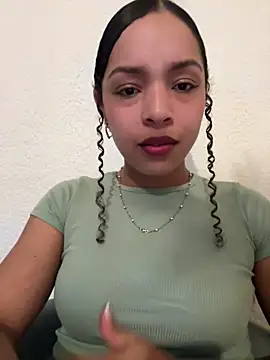 Yasmin777_ Chat XXX in diretta
