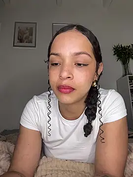 Yasmin777_ Chat XXX in diretta