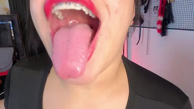 Issafoxx Webcamshow