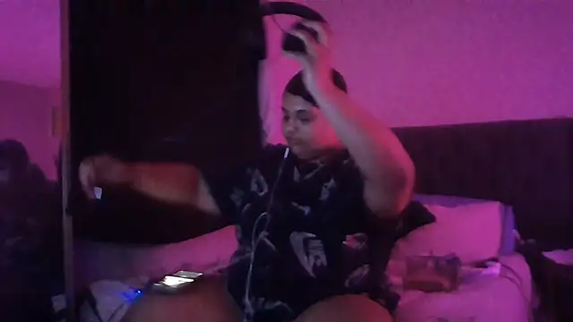 צ'אט XXX בשידור חי של 1n0nlythroat