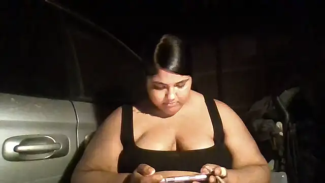1n0nlythroat's Live XXX Chat