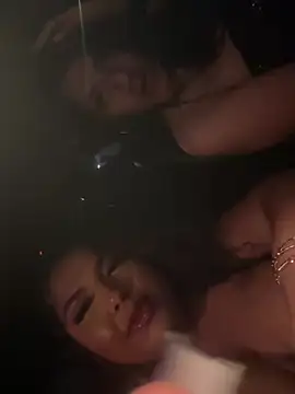 Show modela 1n0nlythroat na web-kameri