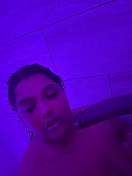 1n0nlythroat Chat XXX in diretta