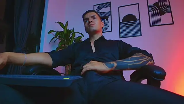 ALPHA_DOMINUS_ Show in webcam