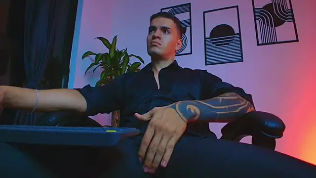 ALPHA_DOMINUS_ Show in webcam