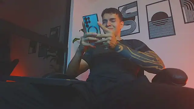 ALPHA_DOMINUS_ Show in webcam