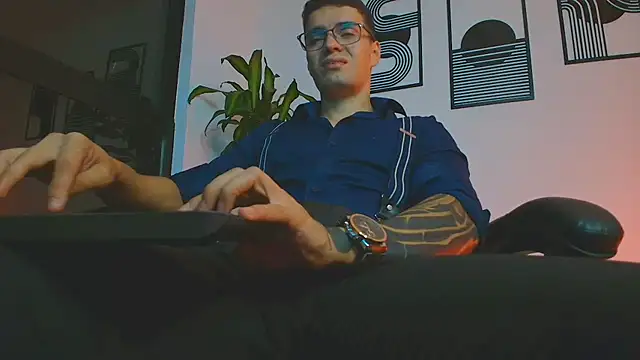 ALPHA_DOMINUS_: διαδικτυακό σόου στην κάμερα