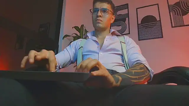ALPHA_DOMINUS_ Show in webcam