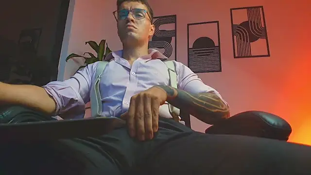 ALPHA_DOMINUS_: διαδικτυακό σόου στην κάμερα