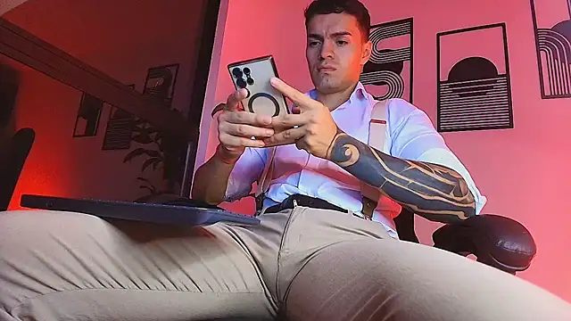 ALPHA_DOMINUS_ Show in webcam