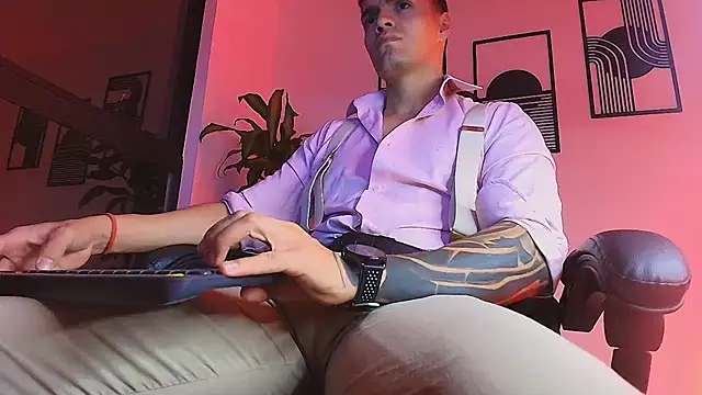 הופעת וובקאם של ALPHA_DOMINUS_