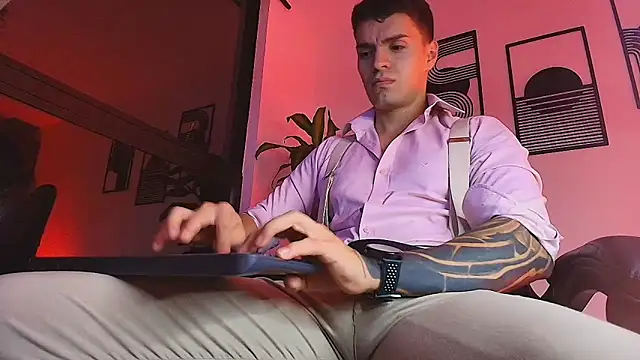הופעת וובקאם של ALPHA_DOMINUS_