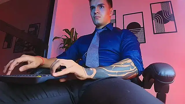 ALPHA_DOMINUS_ Show in webcam