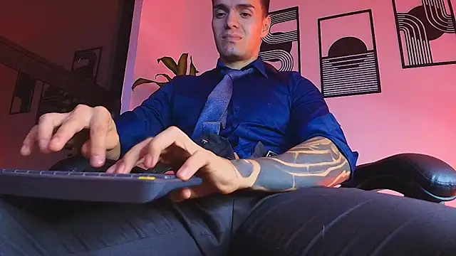 ALPHA_DOMINUS_: διαδικτυακό σόου στην κάμερα
