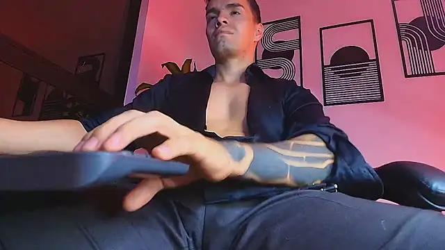 ALPHA_DOMINUS_ Show in webcam
