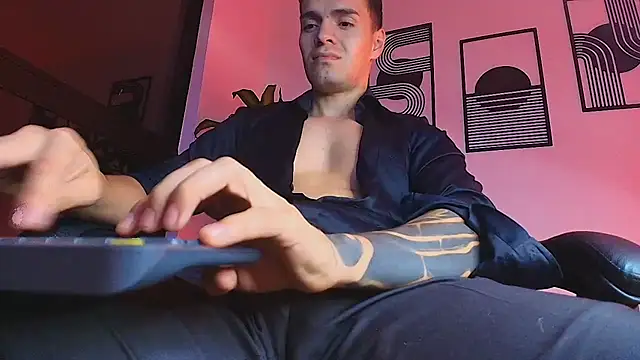 ALPHA_DOMINUS_ Show in webcam