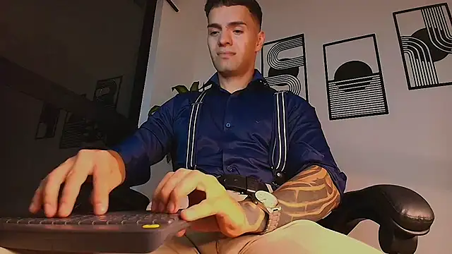 ALPHA_DOMINUS_ Show in webcam