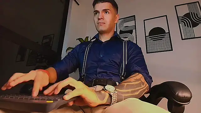 ALPHA_DOMINUS_: διαδικτυακό σόου στην κάμερα