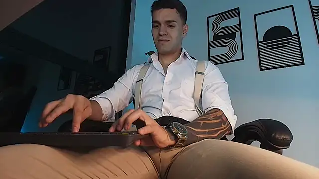 ALPHA_DOMINUS_ Show in webcam